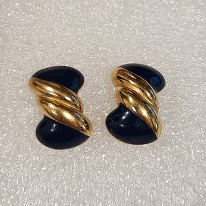 VINTAGE BLACK ENAMEL AND GOLD TONE PIERCED EARRINGS